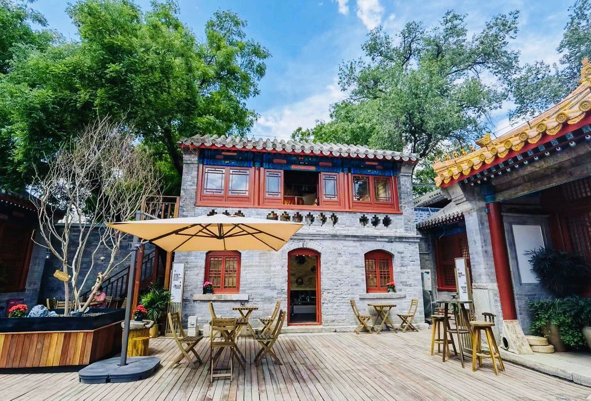 YummyShanny's tweet photo. Both traditional and modern! Love the #café in Beijing! The #coffeebeans they use are from #Brazil 🇧🇷 and #Ethiopia 🇪🇹. #China 
北京一家古典又现代的咖啡馆，实在太迷人！怎能不爱～ https://t.co/G8y4AZ8H4F