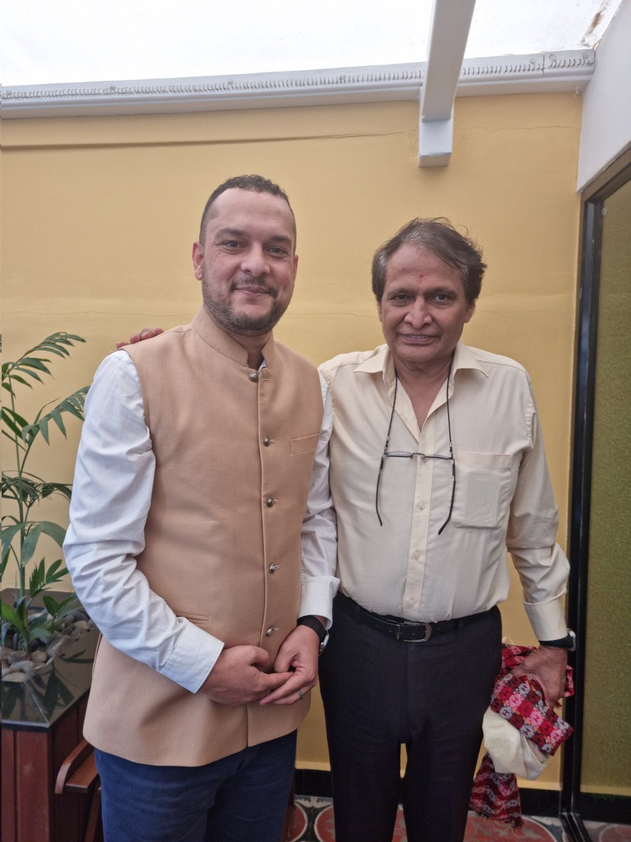Barna99's tweet photo. It was an honour to meet you @sureshpprabhu sir. https://t.co/Q56hM6RnfH