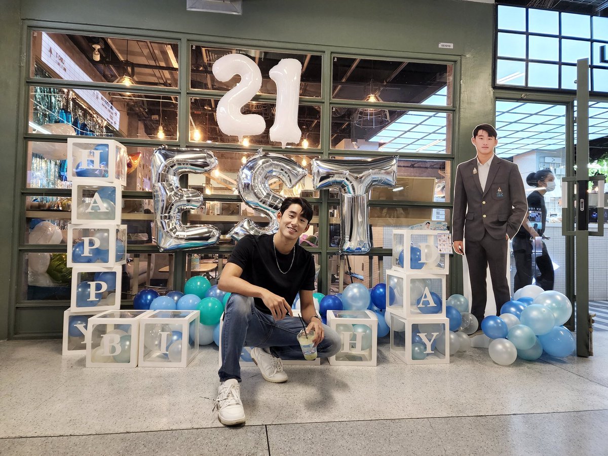 EstRvp's tweet photo. Happiest birthday ever!💙 You all made me feel so special🤧  Hope all the love, joy and happiness go back to all of you. Thank you na krubb🙏🏻💙💯
#ESTEAM https://t.co/bh5N6WqMqb