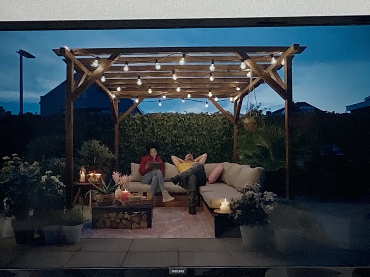 Hoi <a href="/praxis/">Praxis Bouwmarkt</a> jullie weten vast iets over biodiversiteit en de opwarming van de aarde, toch? Misschien volgende keer spotje maken waarin je een 100% stenen tuin omtovert in een groene tuin (ipv paar plantjes in potjes)? Leuk!