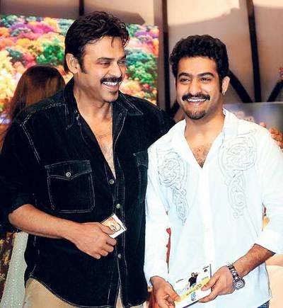 VictoryTrends's tweet photo. అందరి హీరోల అభిమానులు మీరందరూ మీ కుటుంబాలతో కలిసి ధియేటర్లలో చూసి ఆనందించండి మీ మా మనందరి #F3Movie సినిమా ❤️🙏

@VenkyMama @PawanKalyan @urstrulyMahesh @tarak9999 #Prabhas https://t.co/eXPBgDOKc2