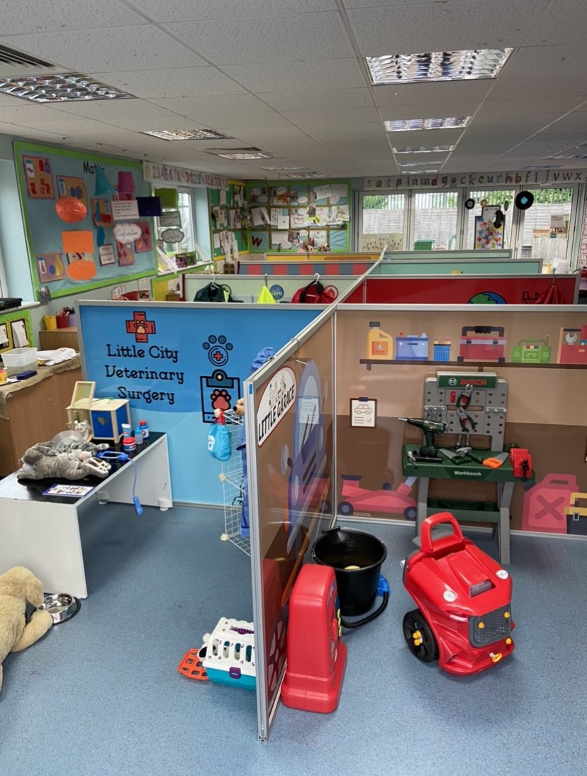 LittleCityENF's tweet photo. This month @LittleCityENF had its first school hire at St. Paul’s C of E Primary school in Barnet.
It was great to see the children immerse themselves into different roles around the City and watch their imaginations come alive.

Would you like us to visit your school? https://t.co/JtbEp5Kl8B