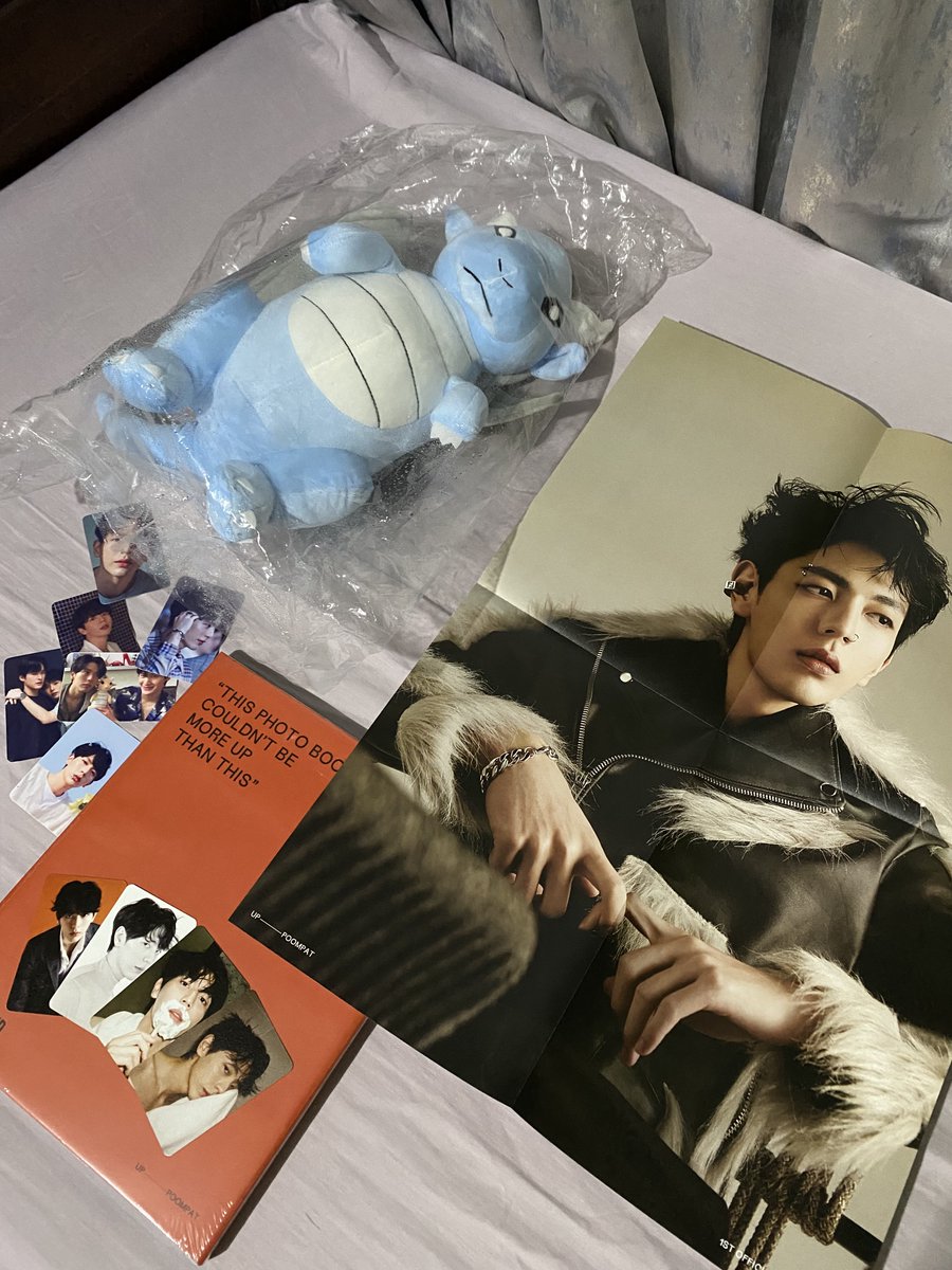 minwon5ever's tweet photo. Daddy Mung Gui and What’s UP photobook came home super safe! Thank you @thaifindsph for the secure packaging! #THfindsFeedback #josefbuys @uppoompat #UP1stPhotobook #WhatsUppoompat https://t.co/9f0xGljkKJ