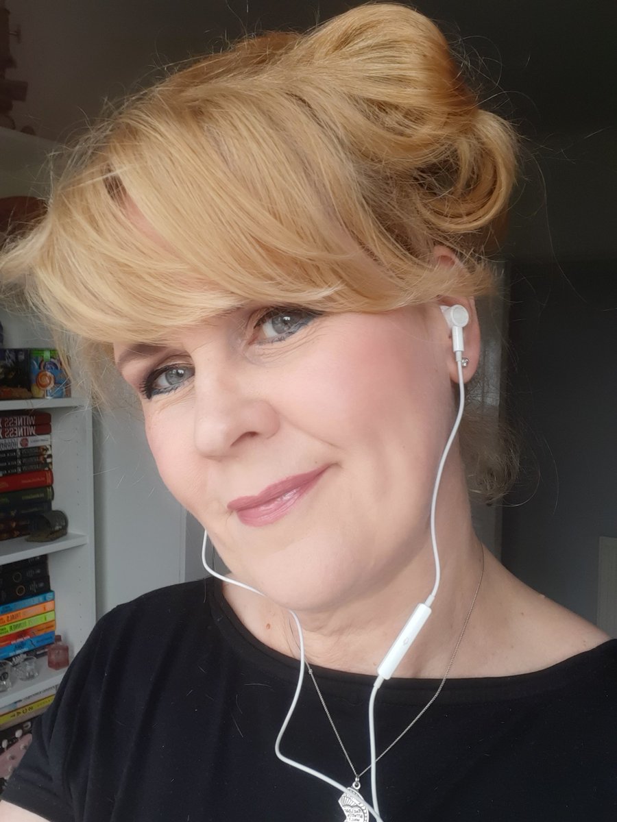 semoorhead's tweet photo. About to hot Manchester in my #pincurls! 100% #Scouse #CrimeCentral https://t.co/Rx7HZoUE7J