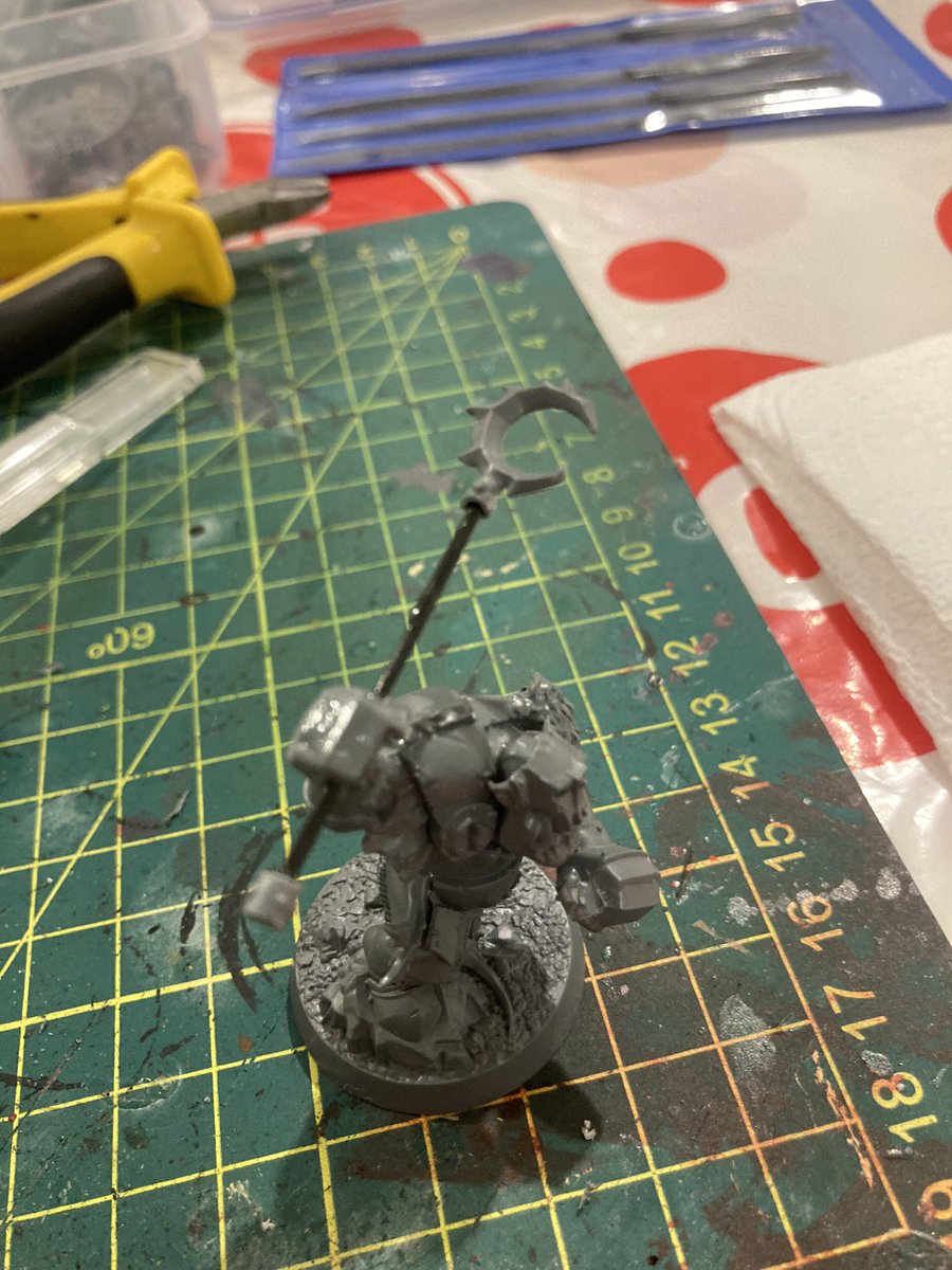 AoSListLab's tweet photo. Converting up Da Brass Skullz Boyz for my Gloomspite. Like everything in the army these guys like abusing the garrison rules and utilising the mommet #DaBrassSkullz #ChessClock #NotaDaemon😅 https://t.co/tepoJ1fzou