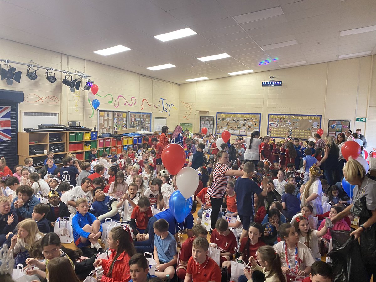 stmatthewscps's tweet photo. Party lunch for the Jubilee https://t.co/v6P2uNTRss