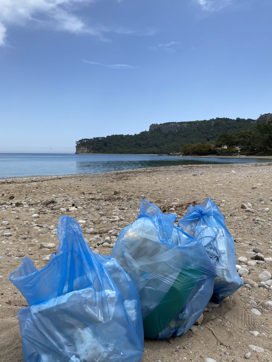 malvitsa's tweet photo. Two months ago we arrived to Turkey. As I had to deal with anxiety somehow, I have been looking for any opportunity, which fortunately popped up almost straightaway: there was a lot of garbage on the beaches, in the parks, in the mountains – basically everywhere! https://t.co/ZJTzzEvcRb