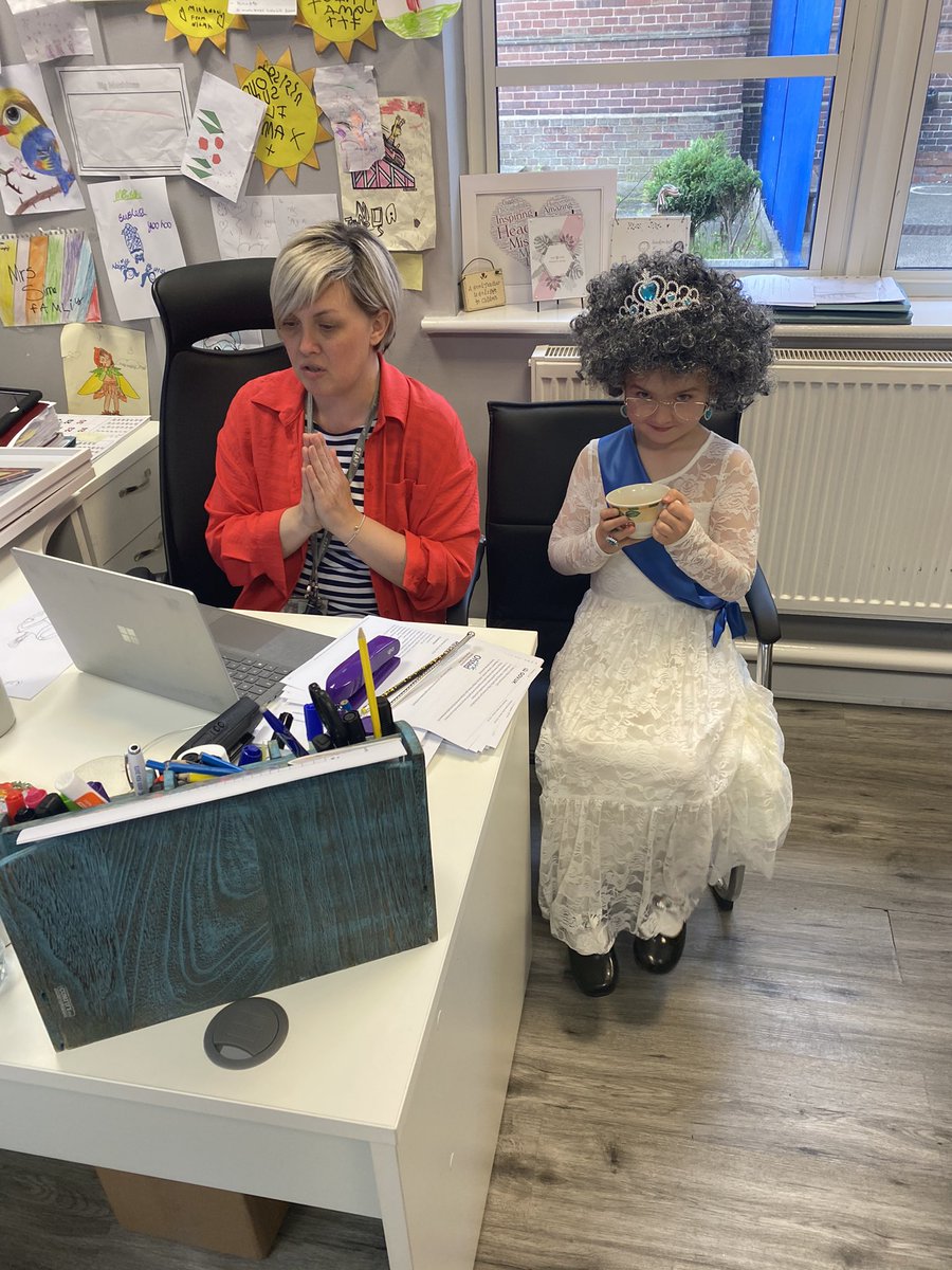 stmatthewscps's tweet photo. Mrs Sime and the Queen https://t.co/Kmdueo0kAc