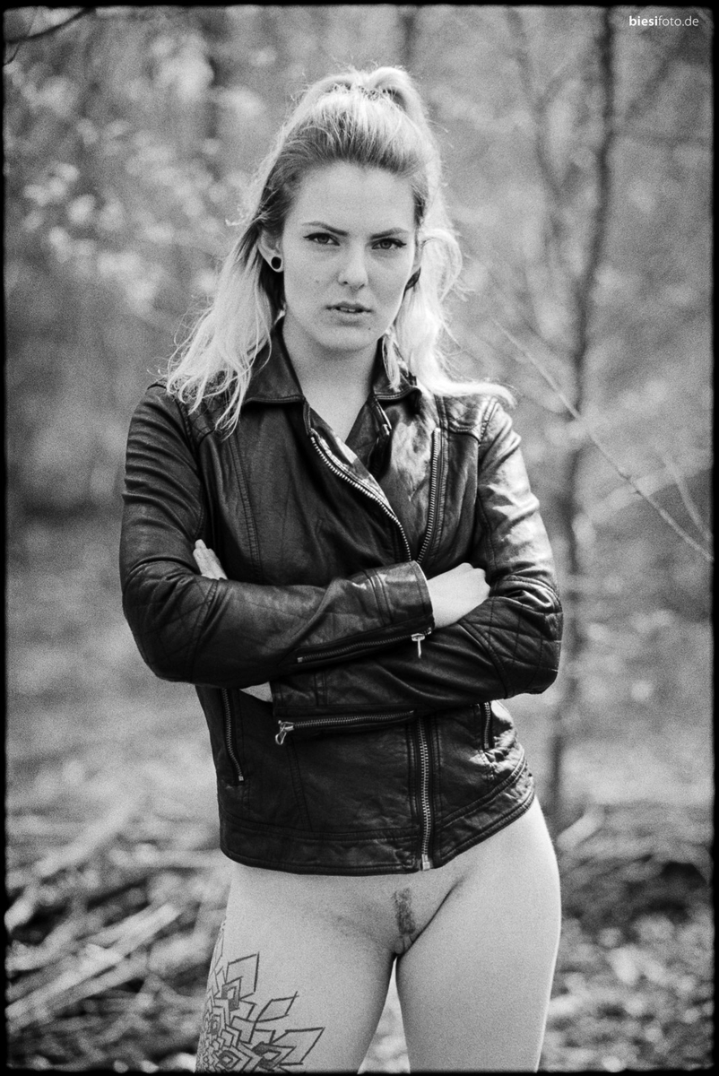 biesifoto's tweet photo. Noch ein Lieblingsfoto aus meinem letzten Shooting mit der wie immer großartigen @DiamondHaze6  - dankeschön! :-)
Analog | Kleinbildkamera | Kodak Tri-X 400 Film. #analogphotography #filmphotography #filmisnotdead #bottomless #photographer #germanphotographer https://t.co/GBu8BQBKAf