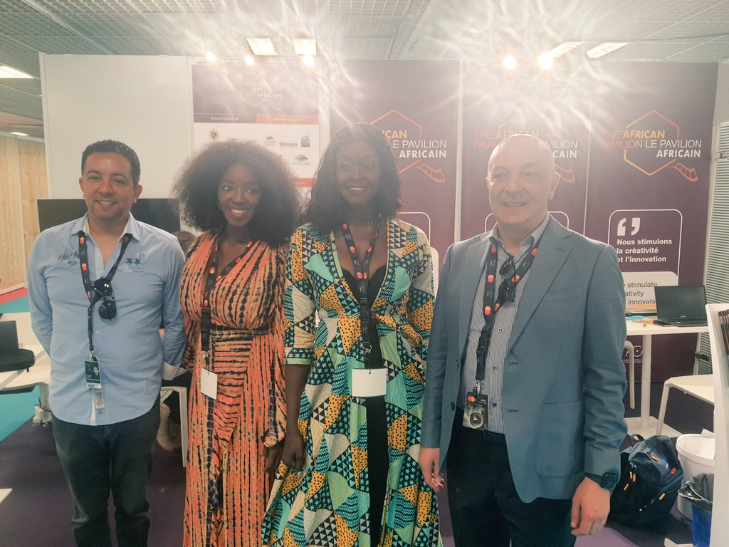 AfricanPavilion's tweet photo. @fatoujupiter sur le @AfricanPavilion avec Khalid SAIDI  
Directeur du centre #cinématographique #Marocain 
#Afrique #FestivaldeCannes 
#Cinema 
#films 
#festivalAfricain 
#Senegal https://t.co/dUTZLR315Z