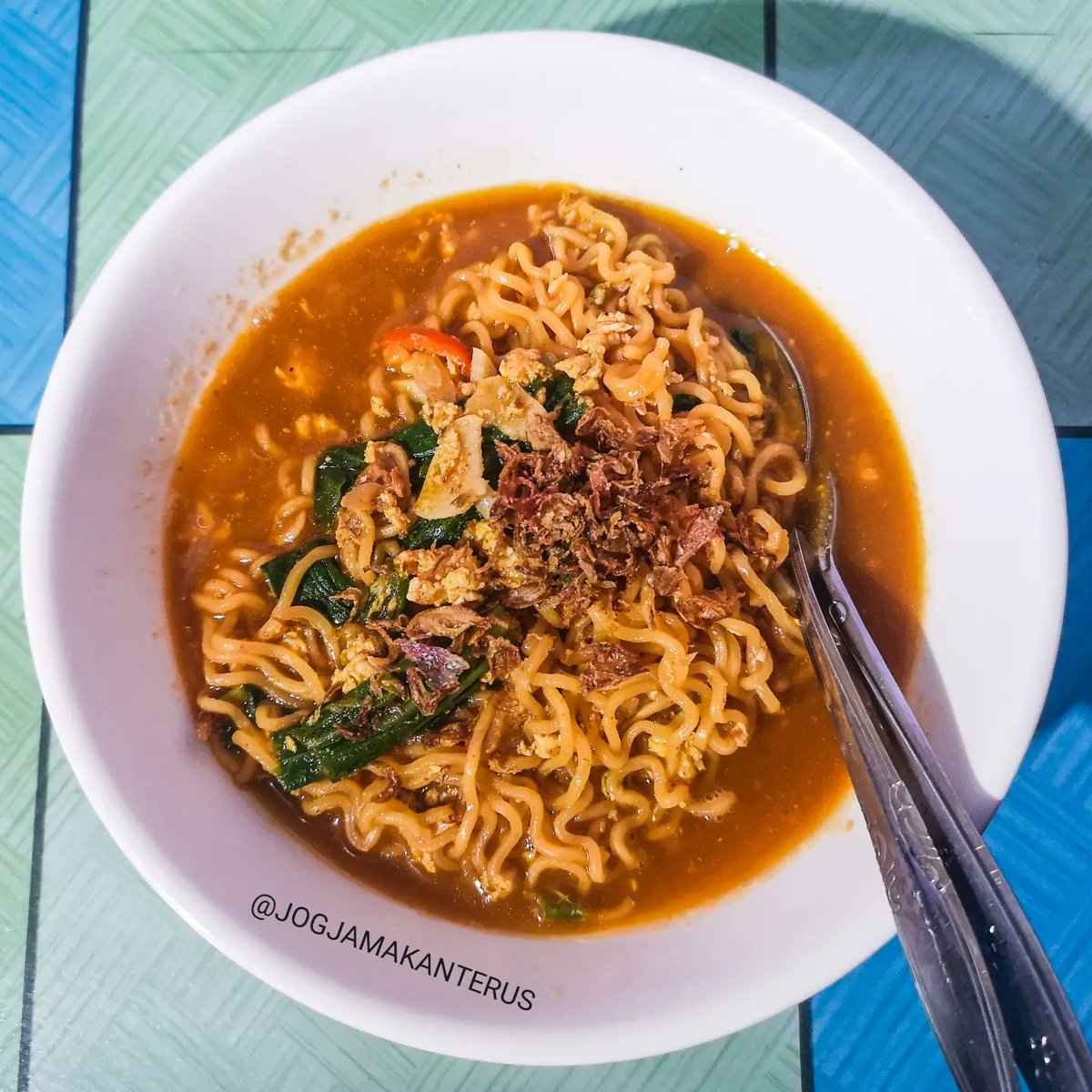 jogjamakanterus's tweet photo. Warung &amp; Eatery Cah Bagoes by @coipp, Pleret. Wih, menghabiskan waktu di sini itu asyik lho masee. Lebih dari sekadar warmindo. Iso nyawang sawah. En iso tuku mebel. Hahaha. Wajib dicoba mie dogdognya ala BNZRL yang so pasti Bwangblek! https://t.co/TUZfKlYjsh