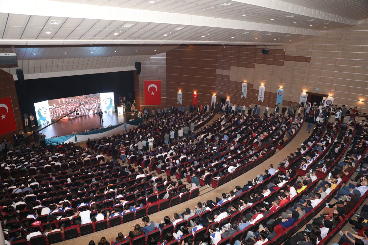kemalsamlioglu's tweet photo. Uluslararası Sezai Karakoç Sempozyumumuz vesilesiyle 81 ilden arkadaşlarımızla Diyarbakırlı kardeşlerimizin misafiriyiz...
Allah bereketli kılsın İnşallah.
#Diyarbakır 
#Cihannumader https://t.co/GMDCs1DNgM
