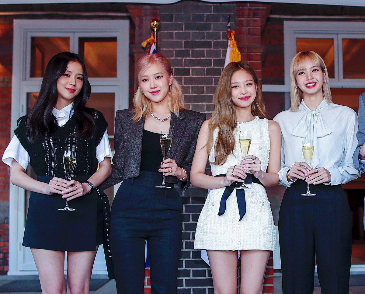 blackpinkbabo's tweet photo. the pinks look so good 🥰 @Blackpink https://t.co/fMsixBd9bm