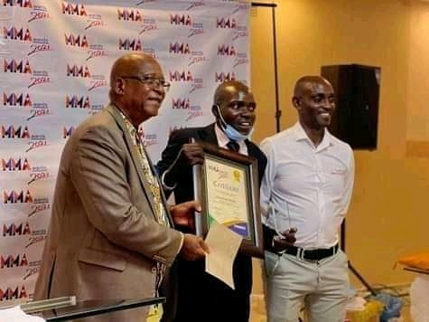 Ladies and Gentlemen, Emmanuel Mhike is the reigning Arts and Entertainment Reporter of the year!