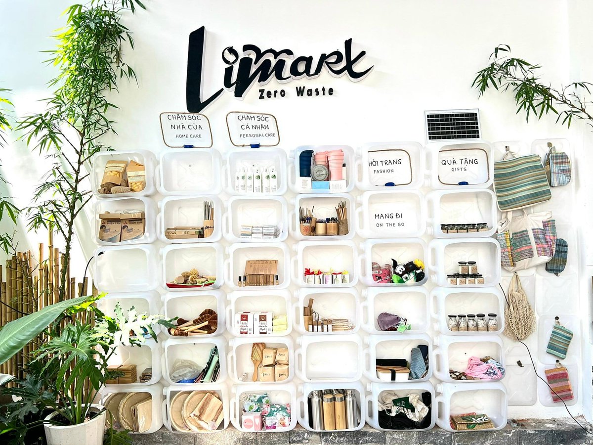 CircEconNetwork's tweet photo. Hang Pham of #zerowaste store #Limart shared the story of innovating to turn waste oils and wax into beauty products.
This small business employs 23 people with disabilities and provides packaging-free alternatives for shoppers in #HoChiMinhCity. https://t.co/NIbc9cZQgg