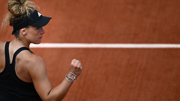 Imaginez. Une gamine de 13 ans entrevoit le paradis et se retrouve en enfer, + de genou + de rêves + de sous. Mais Léolia Jeanjean se fabrique de nouvelles ailes et 12 ans + tard, elle revient dans le ciel de tous les possibles. Il y a des voyages qui définissent les champions ❤️