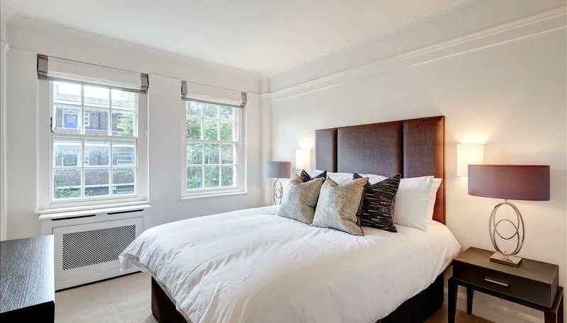 PropertyExperts's tweet photo. Located in the heart of Chelsea we are pleased to offer this spacious, second floor, two double bedroom (696 sq ft) apartment.

The flat comprises of two double bedrooms, and a good sized reception/dining room with views over the communal garden to the rear. https://t.co/ysp2EUAgsS