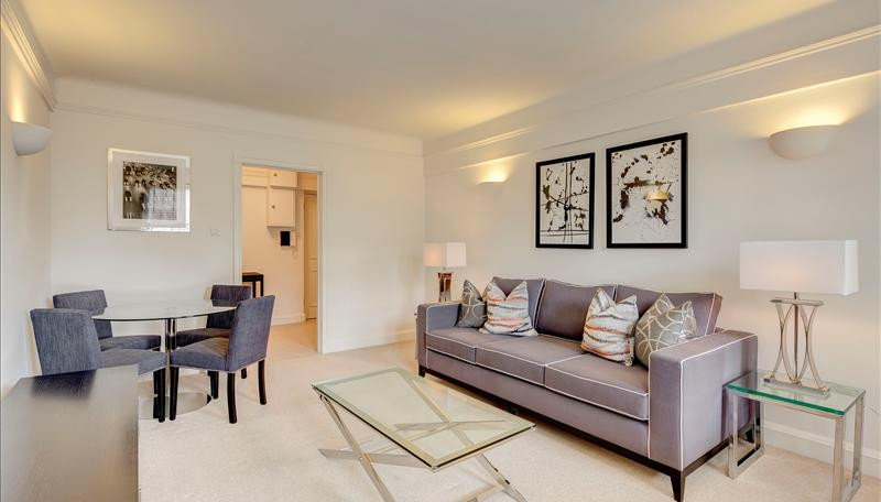 PropertyExperts's tweet photo. Located in the heart of Chelsea we are pleased to offer this spacious, second floor, two double bedroom (696 sq ft) apartment.

The flat comprises of two double bedrooms, and a good sized reception/dining room with views over the communal garden to the rear. https://t.co/ysp2EUAgsS