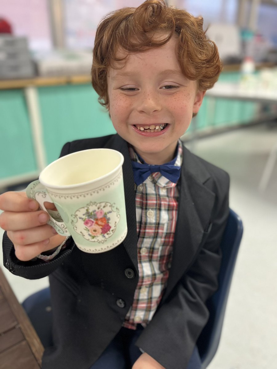 EllieJefferson4's tweet photo. The Queen’s Jubilee tea party!! I love sharing a piece of home with my sweet first graders. We had lots of fun celebrating the Queen’s 70 years on the throne!  @MilamBengals @WFISDschools https://t.co/hi48ybo3te