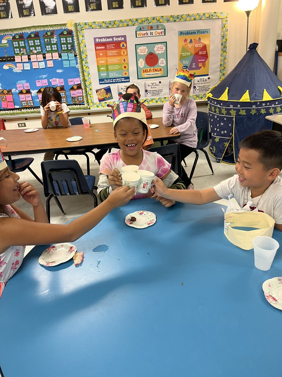 EllieJefferson4's tweet photo. The Queen’s Jubilee tea party!! I love sharing a piece of home with my sweet first graders. We had lots of fun celebrating the Queen’s 70 years on the throne!  @MilamBengals @WFISDschools https://t.co/hi48ybo3te