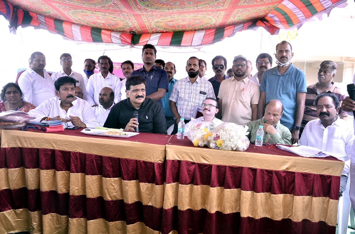 NewBolarum's tweet photo. Inauguration of the 2CR #OldAlwal St Michael's School to #Kompally #NewBolarum Ice-factory connecting CC main road by dynamic leader MLA @MynampallyTRS garu along wit our #MachaBolarum Corporator garu. Also thks #GHMC @zckukatpally garu&team.We r thankful to all involved 💐👏🏽👍🏽🙏🏽 https://t.co/STxt1zvKiy