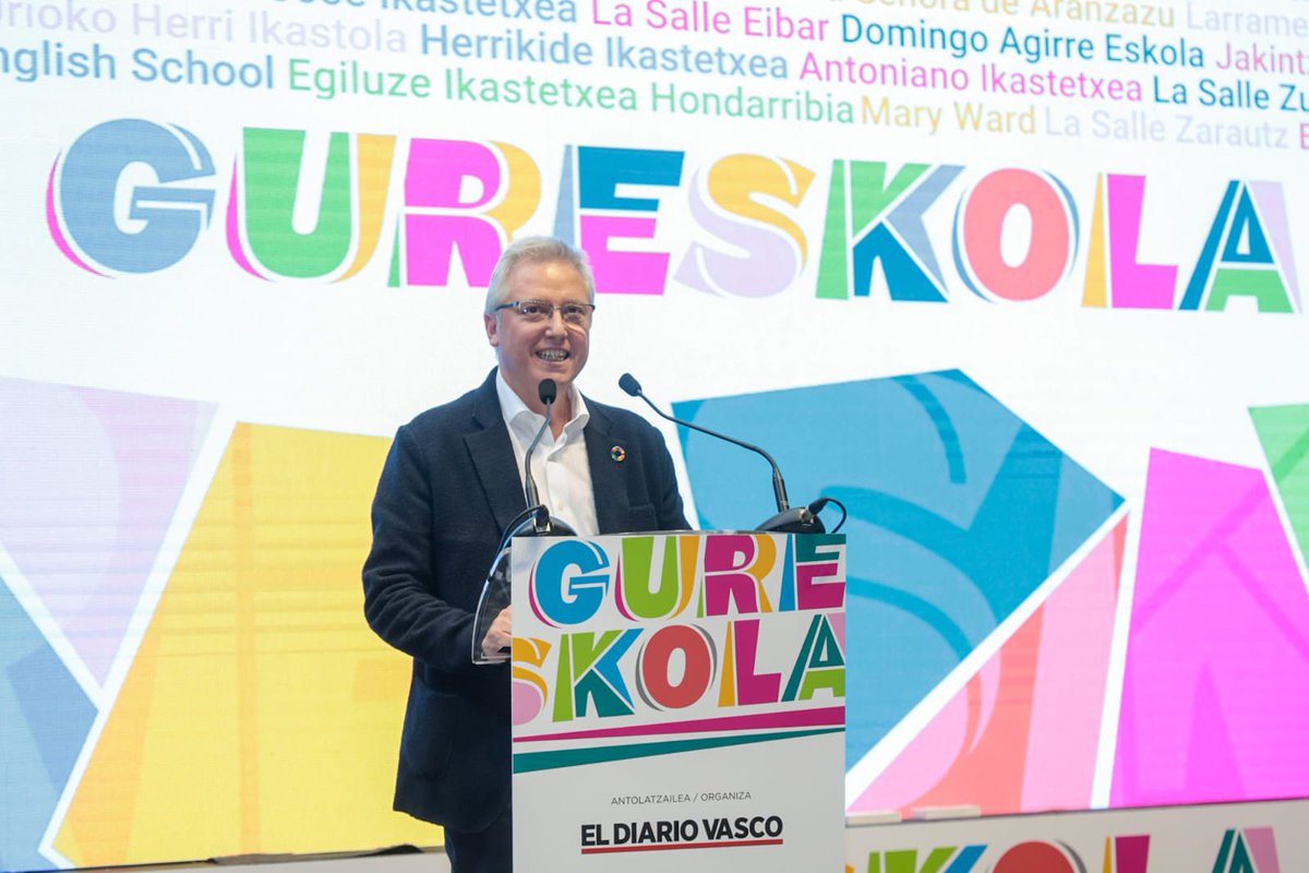 asensioji's tweet photo. Hoy hemos participado en el evento 
#Gureskola del @diariovasco en #Zumarraga, con cerca de 400 alumnos de 30 centros escolares de #Gipuzkoa.
Genero berdintasun eta jasangarritasunaren inguruan egindako lan interesgarriak ikusteko aukera izan dugu.
ZORIONAK! https://t.co/q18hlAh2q8