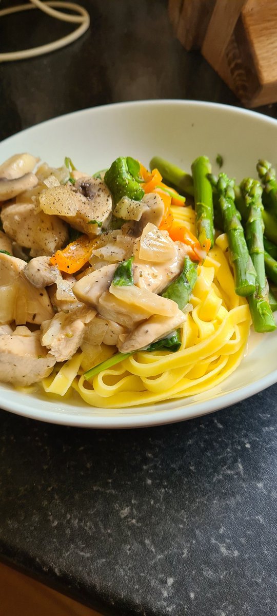sw_julien's tweet photo. Creamy chicken before off to see my amazing @SlimmingWorld members this afternoon, we will be celebrating our #manoftheyear with a #foodtaster https://t.co/8ULLlDcsRM