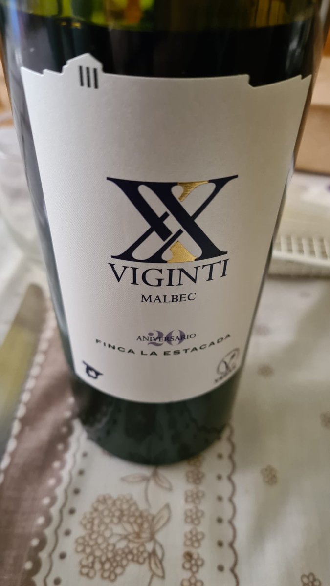 mgilespin's tweet photo. Tras un comienzo de la mañana indignado por una noticia que he leído, me voy a revisión médica de angiología. Muy buenas noticias. Tengo que festejar. Con un Viginti Malbec de Finca La Estacada no caben desdichas ni indignación. https://t.co/s7uPRoakrw