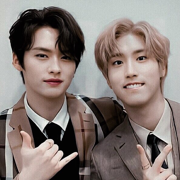 frldwd's tweet photo. #skz #minsung #мінсоны #hyunlix #хёнліксы #au

школа!ас, у якім мінхо клапоцяць толькі экзамены і адносіны сяброў, фелікс дарэмна хвалюецца, хёнджын умее варажыць на картах таро, а джысон прымушаны нечакана змяніць школу ў выпускным класе

part 12/12. ФІНАЛ
⬇️⬇️⬇️ https://t.co/kGethYJxuu