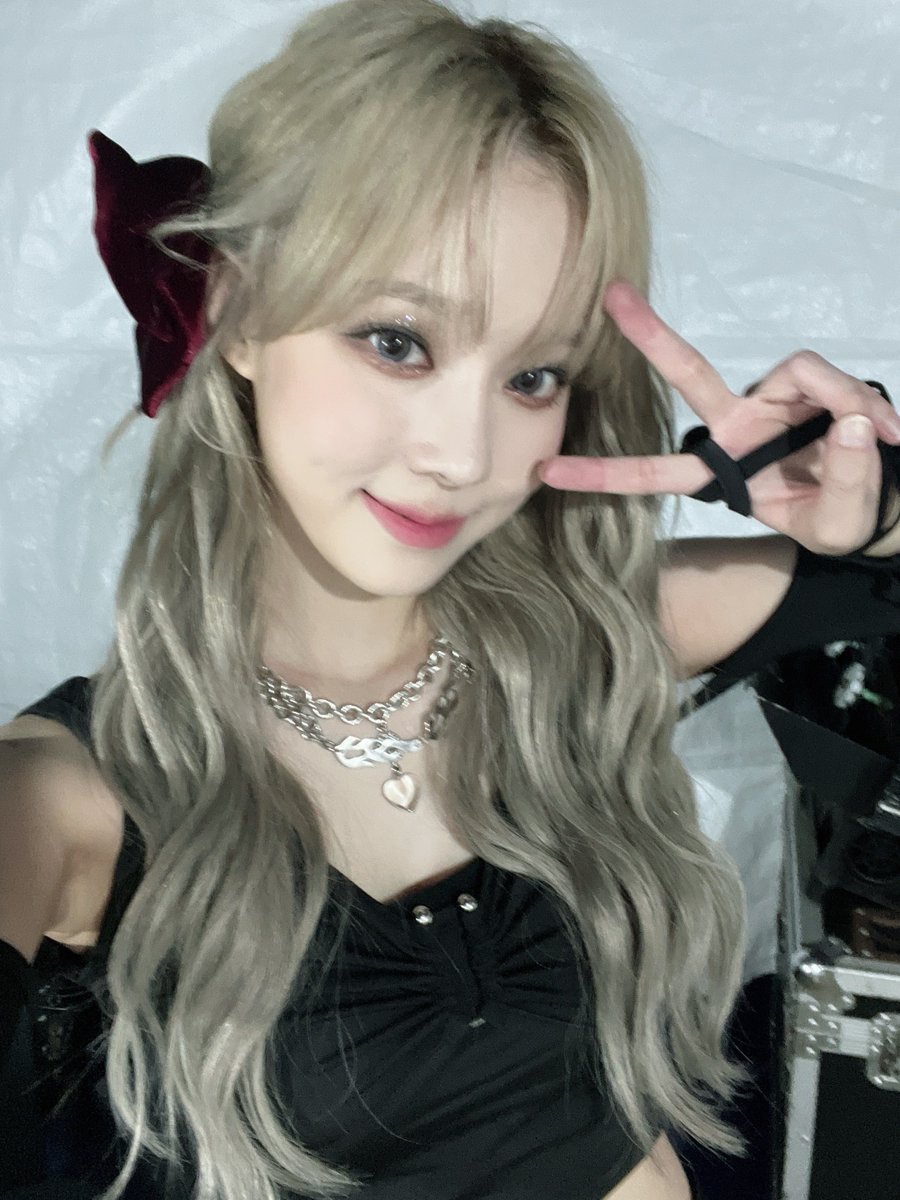 winrina_bbl's tweet photo. ⭐️💭 220526
[9:08pm KST]

“Korea University the best, the best!!!!!!!🫣🤍” https://t.co/j43iKImSXj