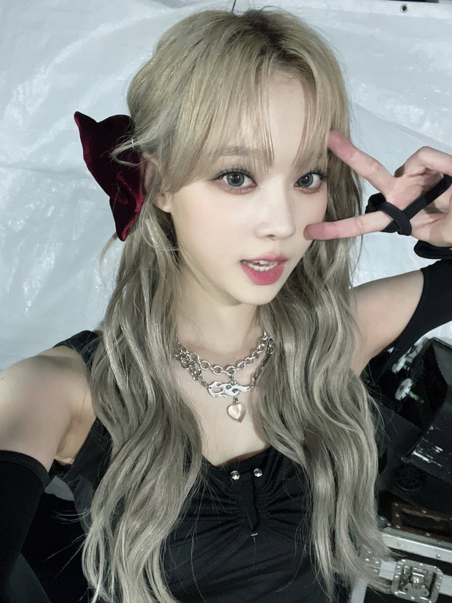 winrina_bbl's tweet photo. ⭐️💭 220526
[9:08pm KST]

“Korea University the best, the best!!!!!!!🫣🤍” https://t.co/j43iKImSXj