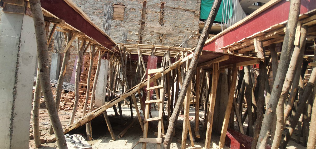 ClayPvt's tweet photo. Shuttering work in progress on our Commercial project !!!

#structuredesign #shutteringworks #shuttering #Structure #GreyStructure #Construction #Contractor #Sitework #staircasedesign #slabshuttering #civilengineering #Islamabad https://t.co/K4F0dcAnOj