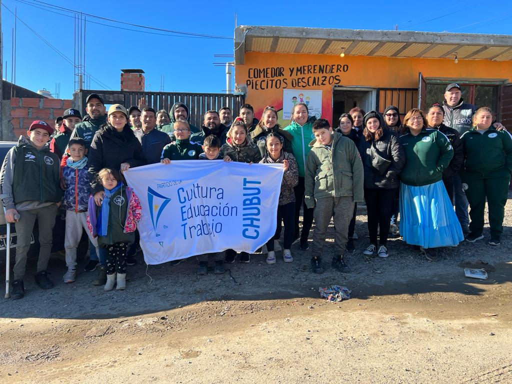 CETCHUBUT's tweet image. La militancia madrynense del CET celebró el 25 con un locro patrio radiodecamioneros.com.ar/la-militancia-…