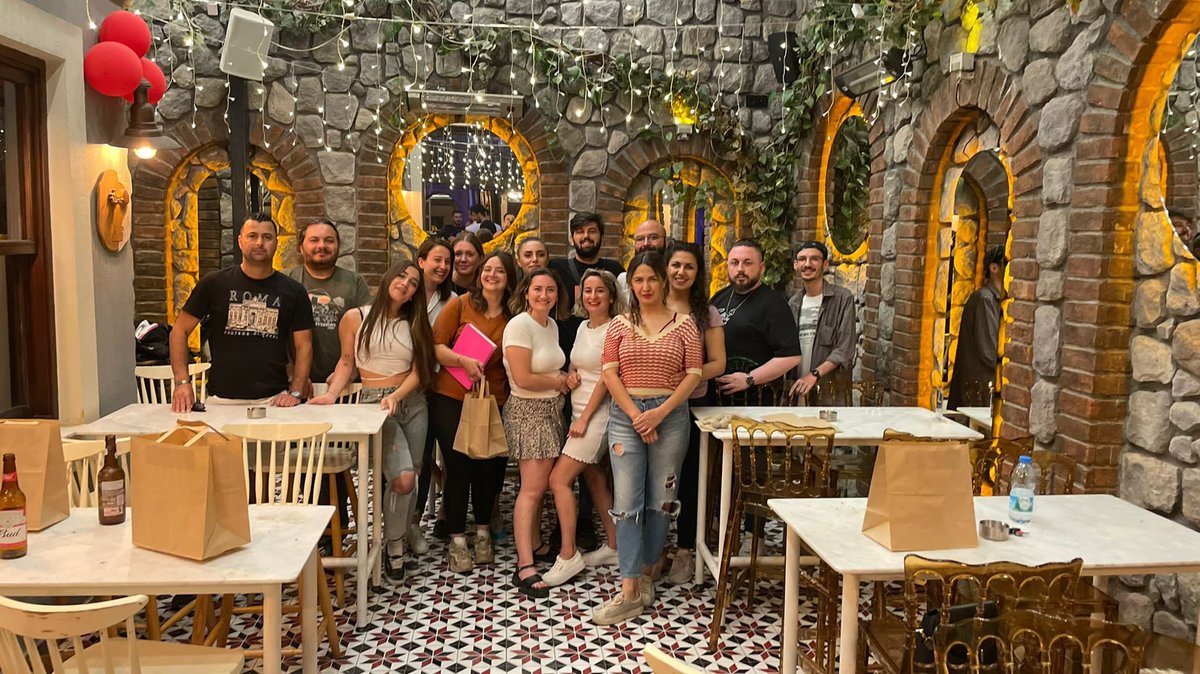Çok eğlenceli, çok yaratıcı ve gizli yeteneklerin ortaya çıktığı harika bir etkinliği daha geride bıraktık. Topluluğumuza özel bu müthiş organizasyonu yapan @msvizmir ve @perlavitabistro ekiplerine sonsuz teşekkürlerimizi sunuyoruz.#izmiretkinlik #msv #atolye