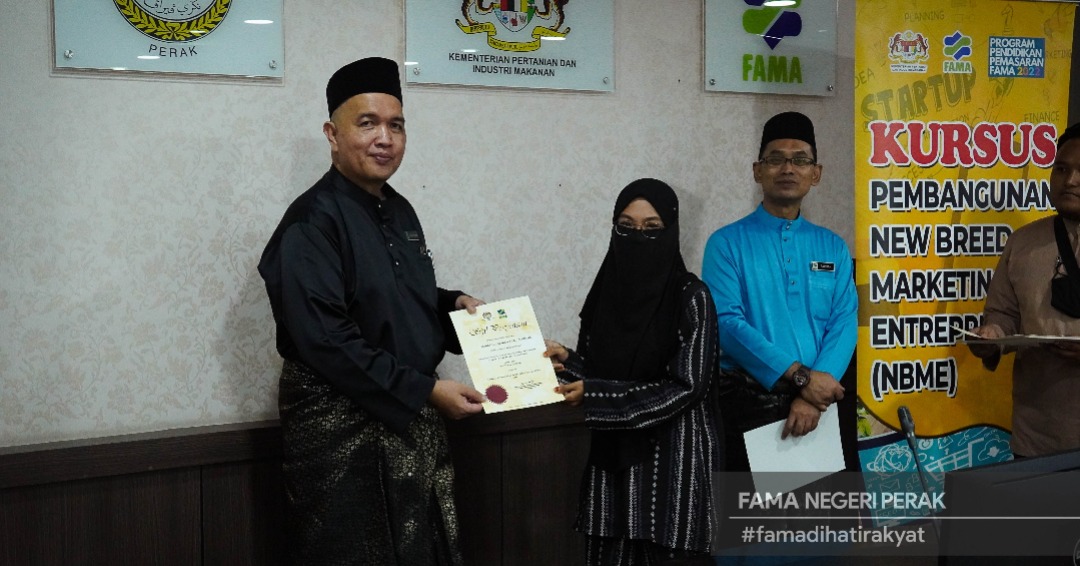 FamaNegeriPerak's tweet photo. 26 Mei 2022 | RTC Gopeng Perak
Berlangsungnya program Kursus Pembangunan New Breed Marketing Entreprenuer (NBME) di Bilik Gerakan RTC Perak anjuran Pendidikan Pemasaran FAMA Negeri Perak
#PendidikanPemasaran
#famadihatirakyat
#famaperak https://t.co/2qgGG4za44