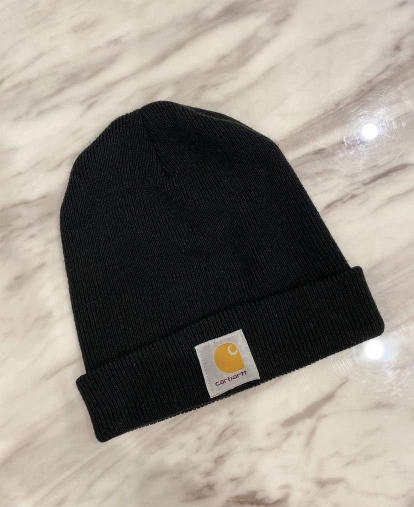 SEUNGM1NE's tweet photo. felix surprised his mom by picking her up and sent her to the airport 😭 cuz he wanted to be the last one to see her off before she left 😭 felix even left his fav beanie to her mom to keep her mom accompanied so she doesn’t feel lonely😭❤️ https://t.co/BuFaierQHX