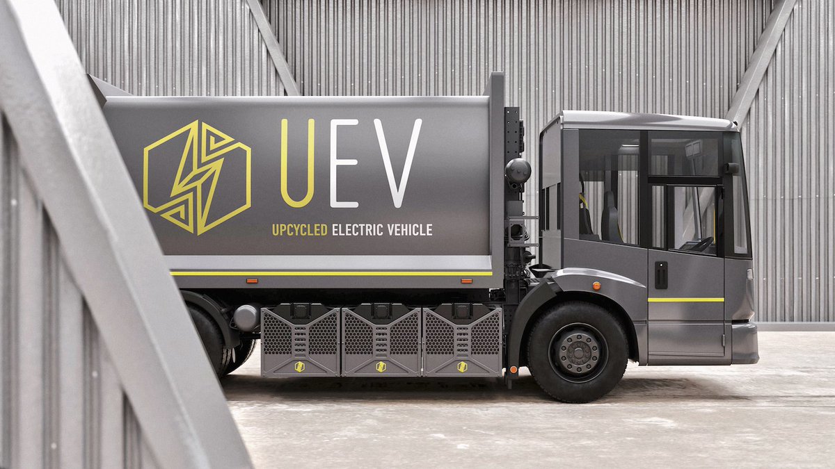 This Lunaz #electric recycling truck is soon going to be cleaning up our roads... and not just by taking out our rubbish!

♻️ The model is #upcycled from the Mercedes-Benz Econic platform, with a 5,162 lb-ft powertrain featuring batteries that can be replaced in under 10 minutes.