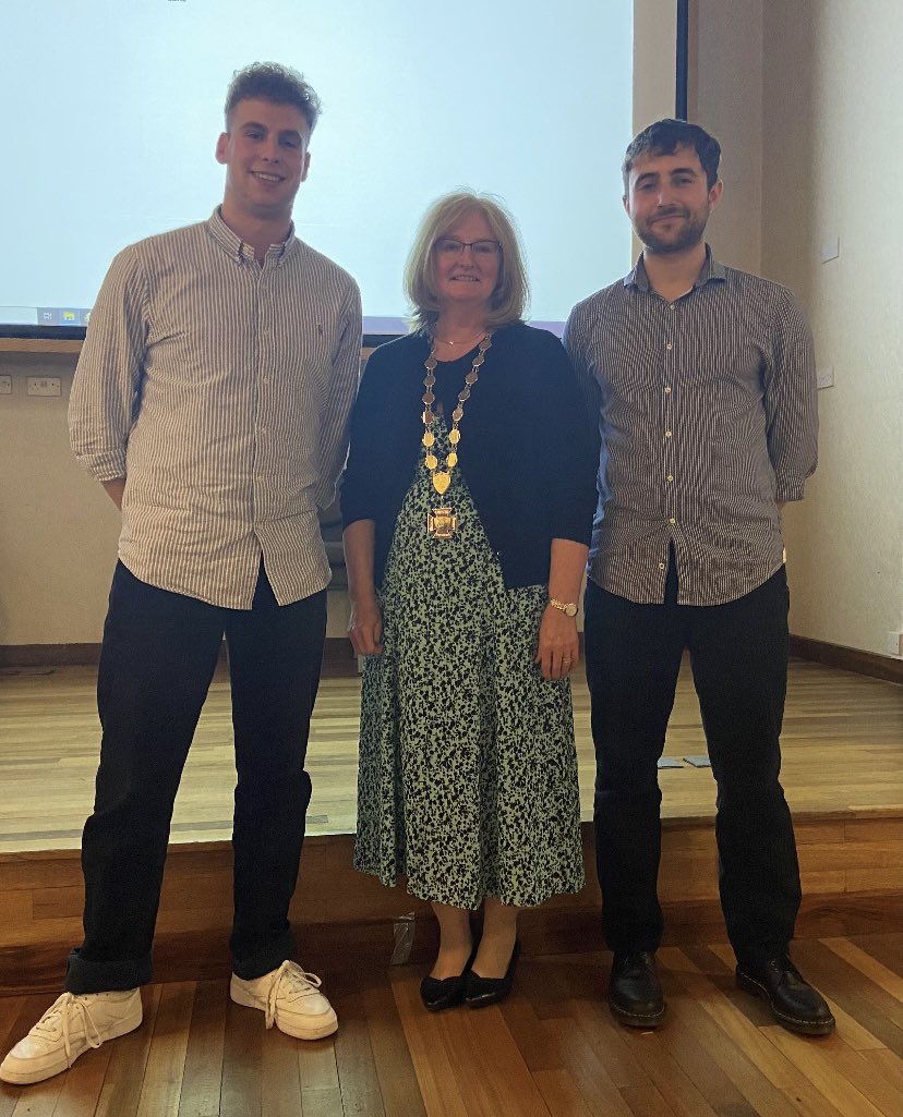 MedEdChester's tweet photo. Our winner: student doctors Benjamin and Antonio who presented a case where they saw effective human factors in action and learnt the importance of debrief and open &amp; honest self-reflection@LivUniMedicine @HazelRScott @nicolaeardley @BentonIan @nic_nevin @TheCountessNHS https://t.co/ROhT1eiEtm