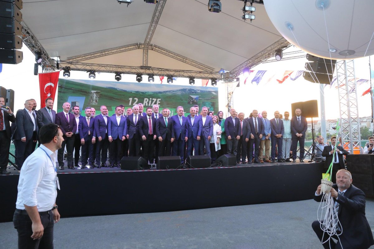 ishakalim's tweet photo. Genel Başkan Yardımcımız Rize Milletvekilimiz Hayati Yazıcı ile birlikte, Rize Dernekler Federasyonu (RİDEF) tarafından İstanbul'da bu yıl 12’ncisi düzenlenen, Rize Tanıtım Günleri programına iştirak edip, hemşehrilerimiz ile hasret giderdik. https://t.co/FcIKFl2UCL