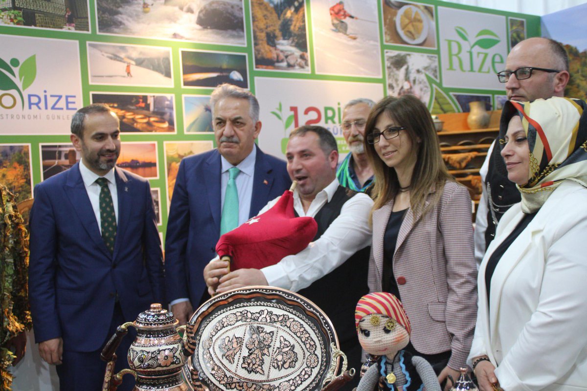 ishakalim's tweet photo. Genel Başkan Yardımcımız Rize Milletvekilimiz Hayati Yazıcı ile birlikte, Rize Dernekler Federasyonu (RİDEF) tarafından İstanbul'da bu yıl 12’ncisi düzenlenen, Rize Tanıtım Günleri programına iştirak edip, hemşehrilerimiz ile hasret giderdik. https://t.co/FcIKFl2UCL
