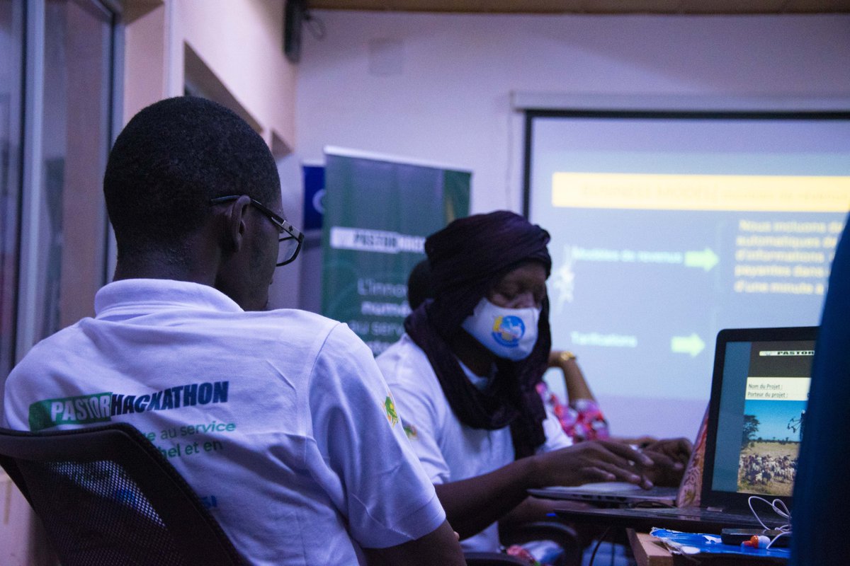 HackathonPastor's tweet photo. 😱 Nous sommes à quelques ⌛ minutes de passage devant le jury! 
Tirage au sort pour déterminer l'ordre de passage devant le jury. L'ordre sera connu sous peu.
👏🏽Bonne chance à tous les candidats!
#Pastorhackathon2022
#Sahel
#Hackingdays https://t.co/GHS8SL12aF