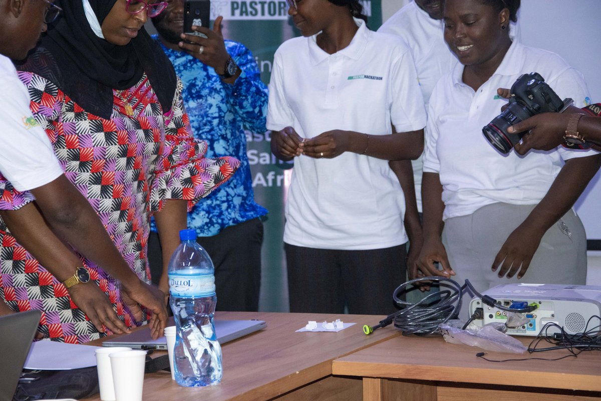 HackathonPastor's tweet photo. 😱 Nous sommes à quelques ⌛ minutes de passage devant le jury! 
Tirage au sort pour déterminer l'ordre de passage devant le jury. L'ordre sera connu sous peu.
👏🏽Bonne chance à tous les candidats!
#Pastorhackathon2022
#Sahel
#Hackingdays https://t.co/GHS8SL12aF