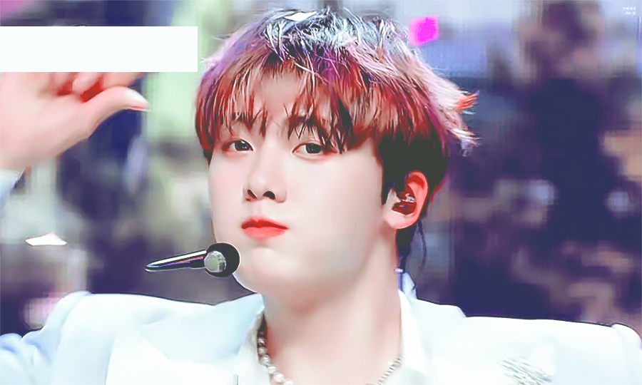 walktoddana's tweet photo. 코 눌린 거 졸귀 https://t.co/mmSrIs7oB2