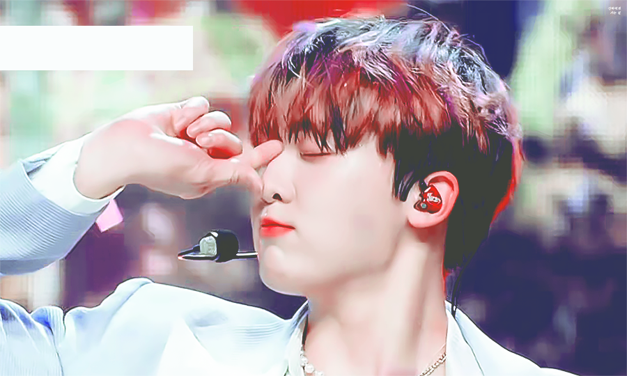 walktoddana's tweet photo. 코 눌린 거 졸귀 https://t.co/mmSrIs7oB2
