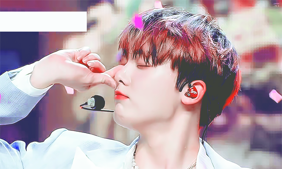 walktoddana's tweet photo. 코 눌린 거 졸귀 https://t.co/mmSrIs7oB2