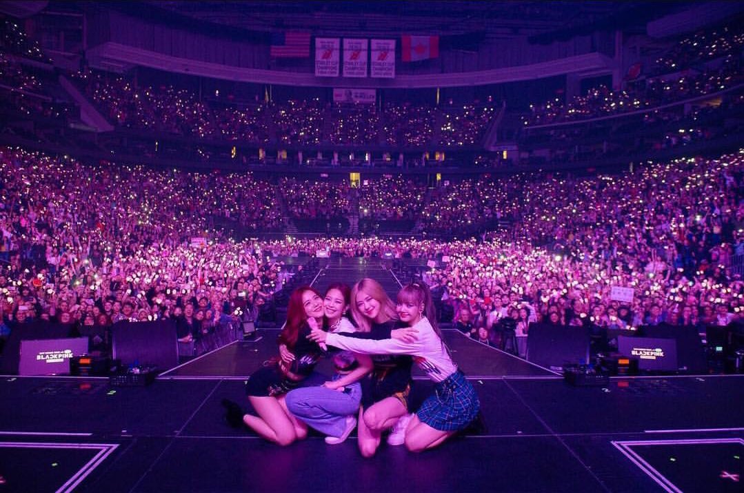FmKpopHits's tweet photo. #BLACKPINK 's #JENNIE confirma à Rolling Stone que o grupo está atualmente se preparando para sua próxima turnê mundial. https://t.co/JZuFy7S9PT