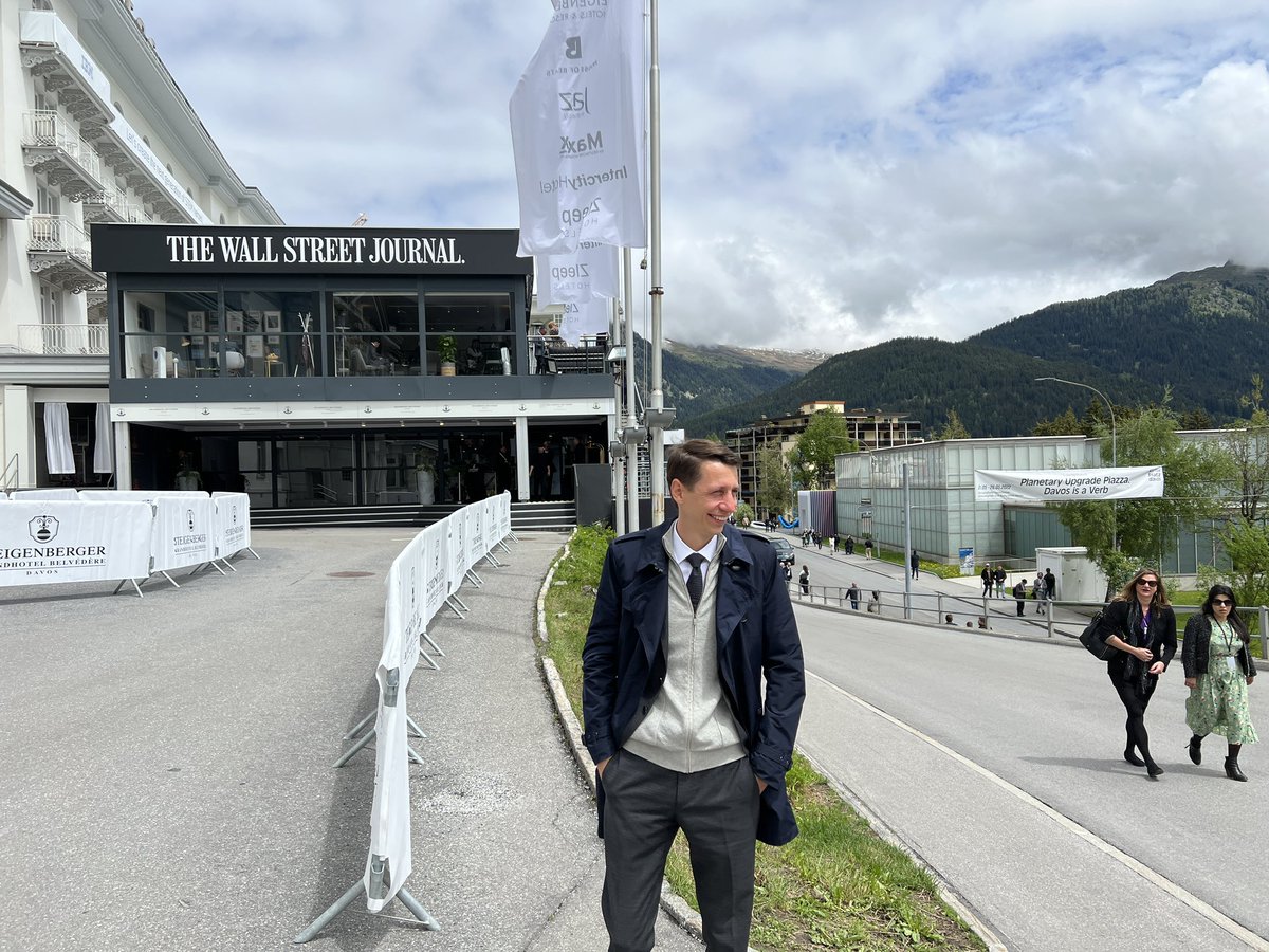 🇨🇭WEF'22

🟨 Ukraine takes central stage of the global business and political agenda. 

🟨 Geopolitics takes over classic business strategy and decision-making.

🟨 Impact investing and tech are the elephant in the room where hunger, poverty and war are all in the primary focus.