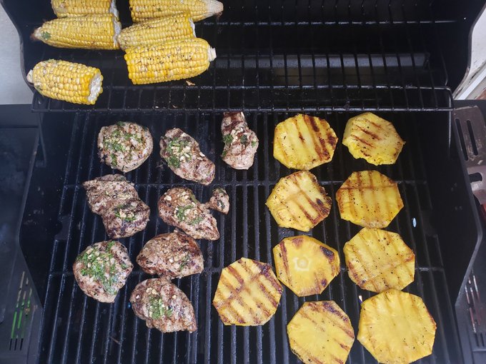Grillin again https://t.co/ZCWhnroDTE