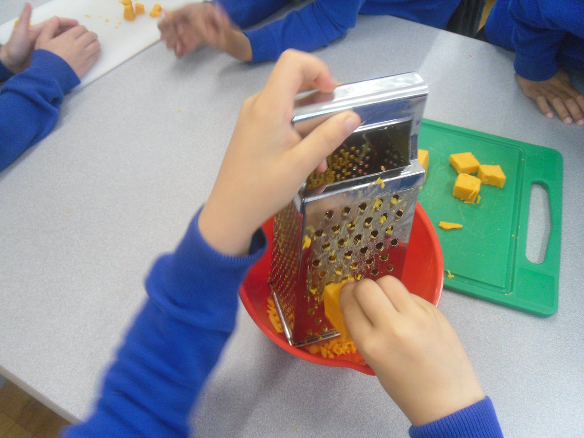 TheOaklandsBham's tweet photo. Year 3 have been creating delicious sandwiches as part of their DT project work today. They look mouth-wateringly good! Lucky Y3 got to taste and evaluate them too #DTRocks #widercurriculum #delicious https://t.co/2B7kj59mct