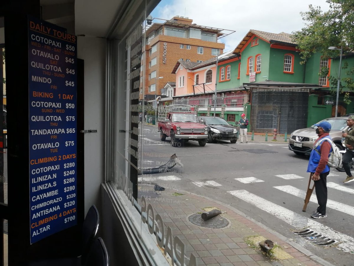 Hoy accidente Fatal en la esquina Foch y J León Mera.
Dos años de pedidos constantes al <a href="/MunicipioQuito/">Municipio de Quito</a>.
Sr. <a href="/santiguarderas/">Santiago Guarderas</a>, que se investigue y se sancione a los responsables de su administración por actos de negligencia.
¡BASTA YA DE INSEGURIDAD VIAL!
<a href="/jcarreraandrade/">Jonnathan Carrera</a>